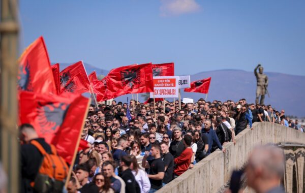 Pse kaq urrejtje ndaj shqiptarëve?