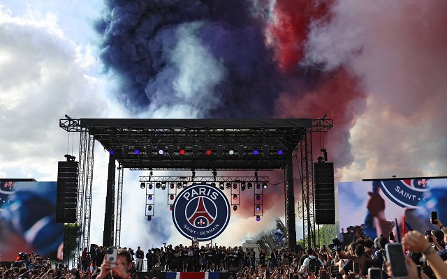 PSG  paradë në Paris për suksesin në Champions League