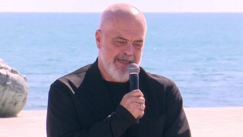 301 mjekë dhe infermierë
