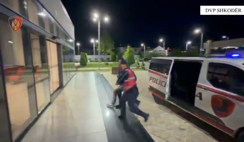 U kap me armë zjarri dhe thikë në lagjen  Guerile   arrestohet 19 vjeçari në Shkodër
