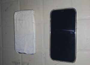 Kontroll në burgun e Vlorës  gjendet një iPhone brenda në dyshek