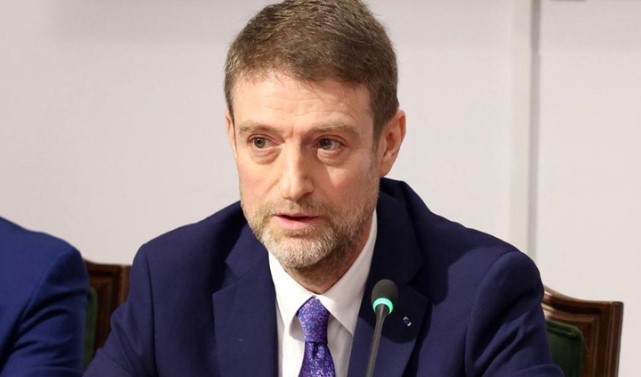 Rusia kërkoi largimin e diplomatëve nga Kievi  Hoxha  Kërcënimi i ambasadave nuk është diplomaci
