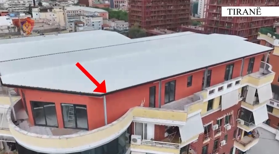Ndërtoi pa leje një banesë duke zënë të gjithë hapësirën e përbashkët  në pranga 57 vjeçari në Tiranë