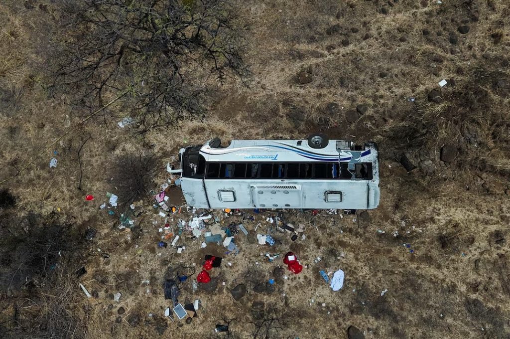Aksident i rëndë në Meksikë  11 të vdekur nga përmbysja e autobusit turistik dhe 31 të plagosur