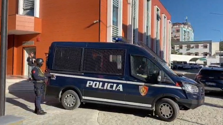 Detaje të reja nga operacioni antidrogë në Elbasan  26 persona të arrestuar
