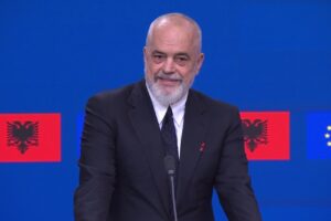Duhet të mësoni nga dashuria