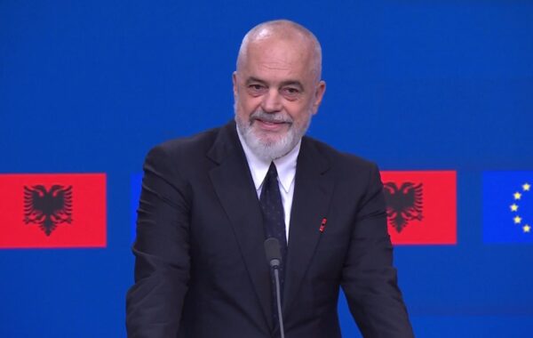 Duhet të mësoni nga dashuria