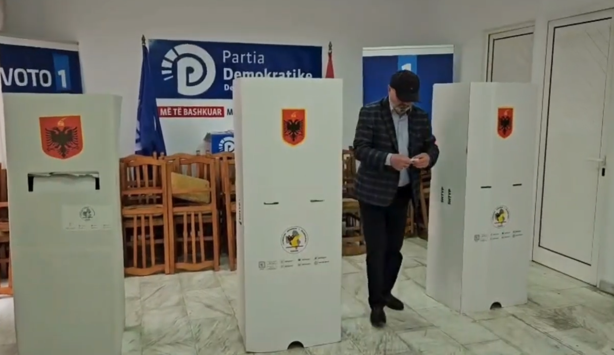 Korçë  përfundon numërimi i votave për kreun e PD së  392 anëtarë pro Sali Berishës