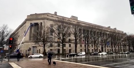 Gjykatësi amerikan bllokon përkohësisht fondin prej 1 8 mld të Trump për  armatim 