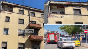 Momente frike në Durrës  suvaja bie nga pallati dhe dëmton makinën e parkuar poshtë
