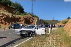 Makinat 'copash' në rrugën Bulqizë-Klos, një