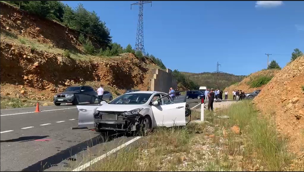 Makinat 'copash' në rrugën Bulqizë-Klos, një