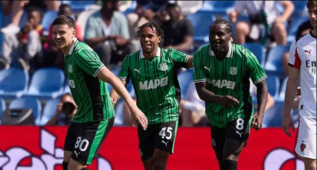Milan bie në Reggio Emilia  Sassuolo  spektakël  ndaj kuqezinjve  video 