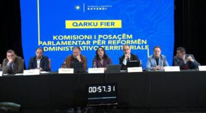 Vijojnë diskutimet për reformën territoriale