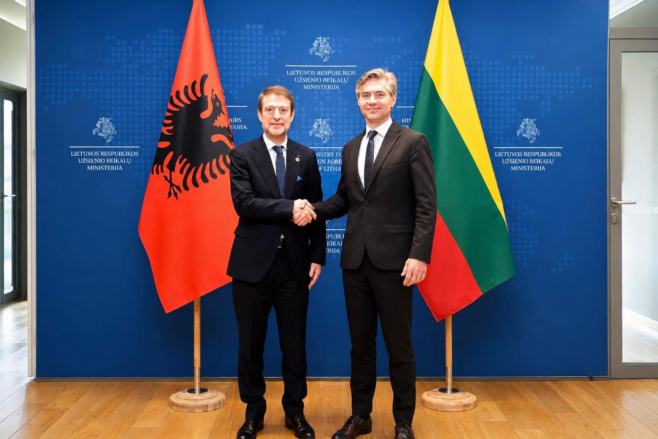 Ministri Hoxha vizitë zyrtare në Lituani  në fokus siguria dhe integrimi në BE