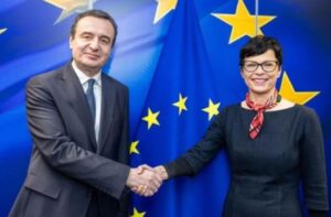 Komisionerja Marta Kos për herë të parë vizitë në Kosovë  pritet takim me Albin Kurtin dhe Albulena Haxhiun