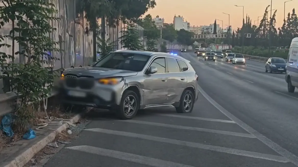 Plagosje me armë në Athinë  arrestohen 3 shqiptarë  Gjatë arratisjes aksidentuan disa makina  FOTO 