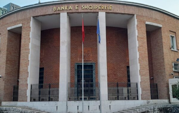 Rriten pagesat elektronike