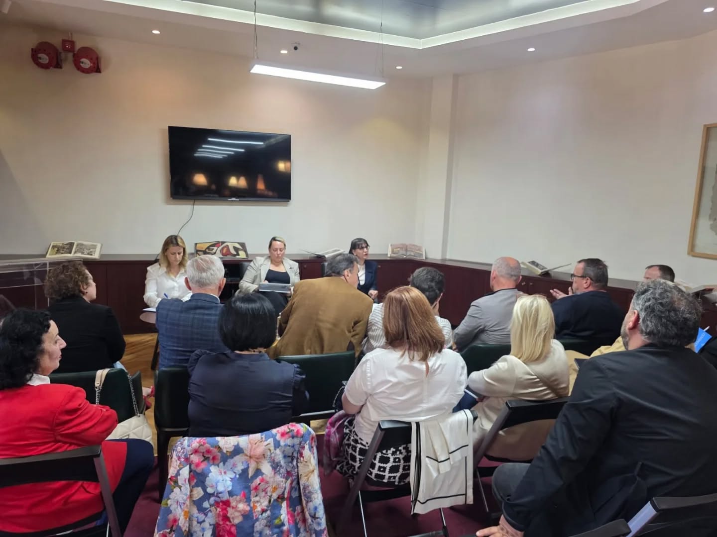 Rishikimi i Çmimeve Kombëtare të Letërsisë   Forum 26   Një çmim i veçantë për dramaturgjinë dhe rikthimi i poezisë 