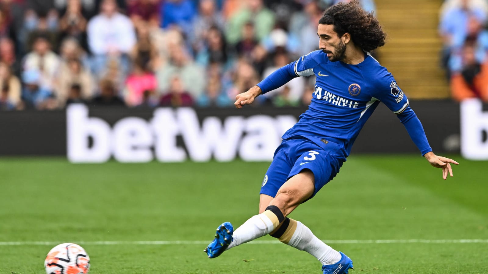E ardhmja e Cucurella te Chelsea në dyshim  Atletico Madrid dhe Barcelona duan ta sjellin në Spanjë