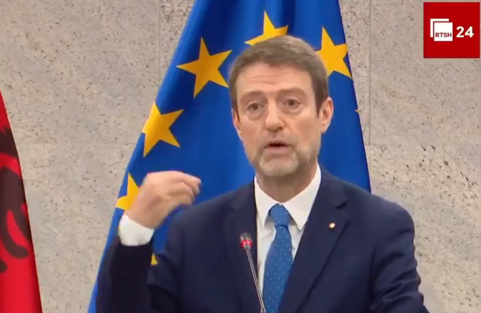 Ministri Hoxha reagon sërish  Shqiptari Baki Goxhaj është rrugës për në atdhe