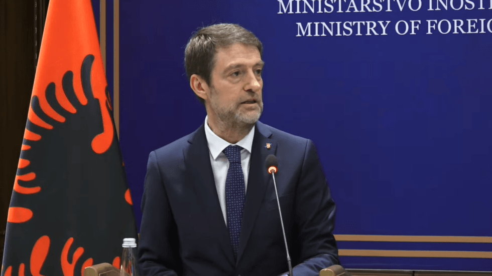  Kush prek Kosovën  prek Shqipërinë   Hoxha  Pavarësia e Kosovës  realitet i pakthyeshëm