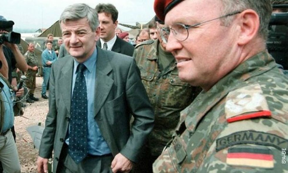 Fischer mbron ndërhyrjen në Kosovë më 1999  Keqardhje që mu desh shumë kohë ta kuptoja natyrën e vërtetë të konfliktit