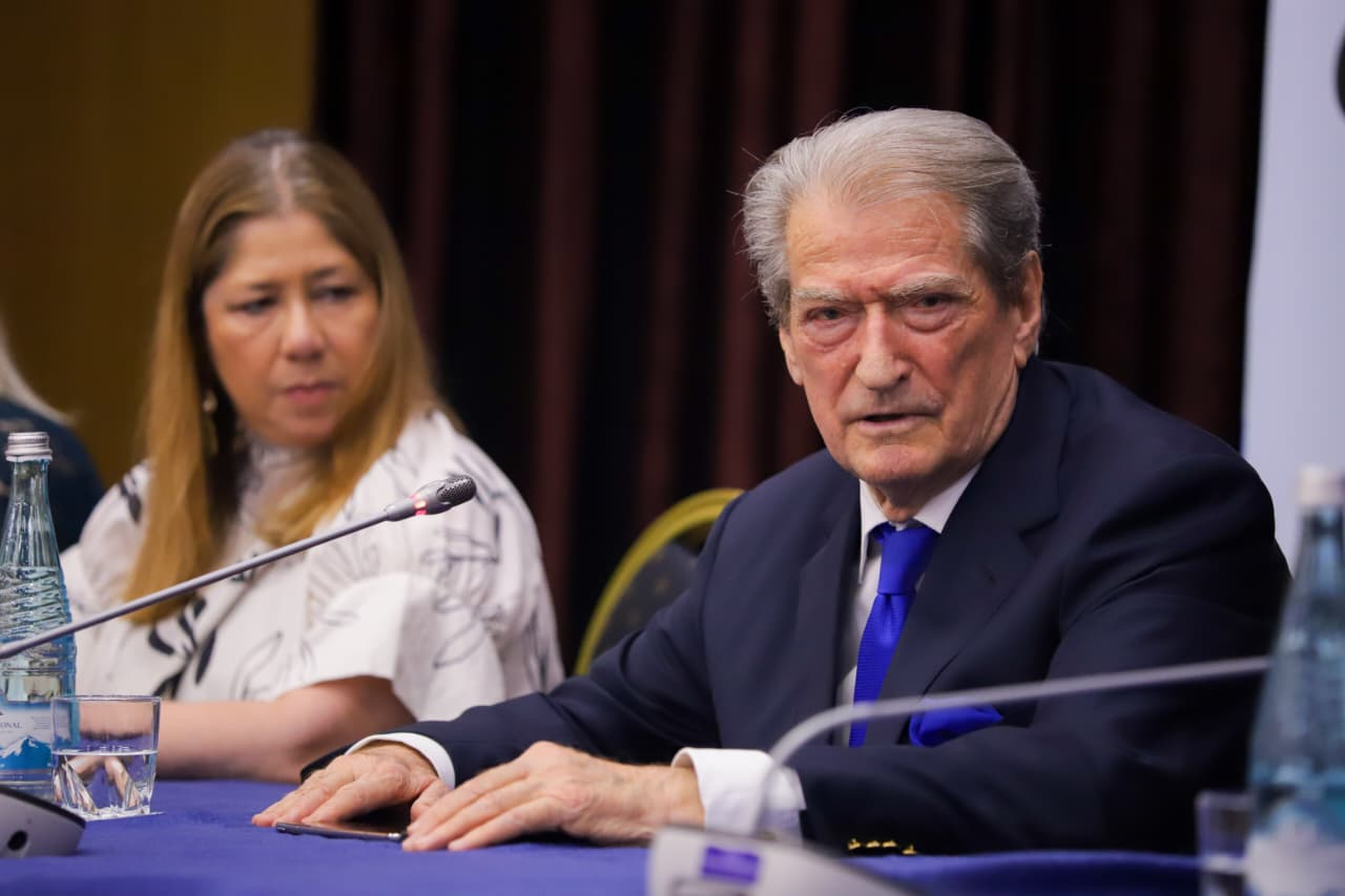  IBAR u amendua për    Berisha  Brukseli po sinjalizon probleme serioze