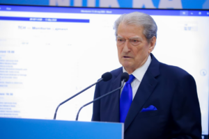 Berisha “demaskon” mediat: Ja sa kohë
