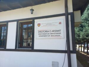 Suspendohet drejtori i shkollës në Gjakovë pasi pretendohet se ngacmoi seksualisht një 17 vjeçare