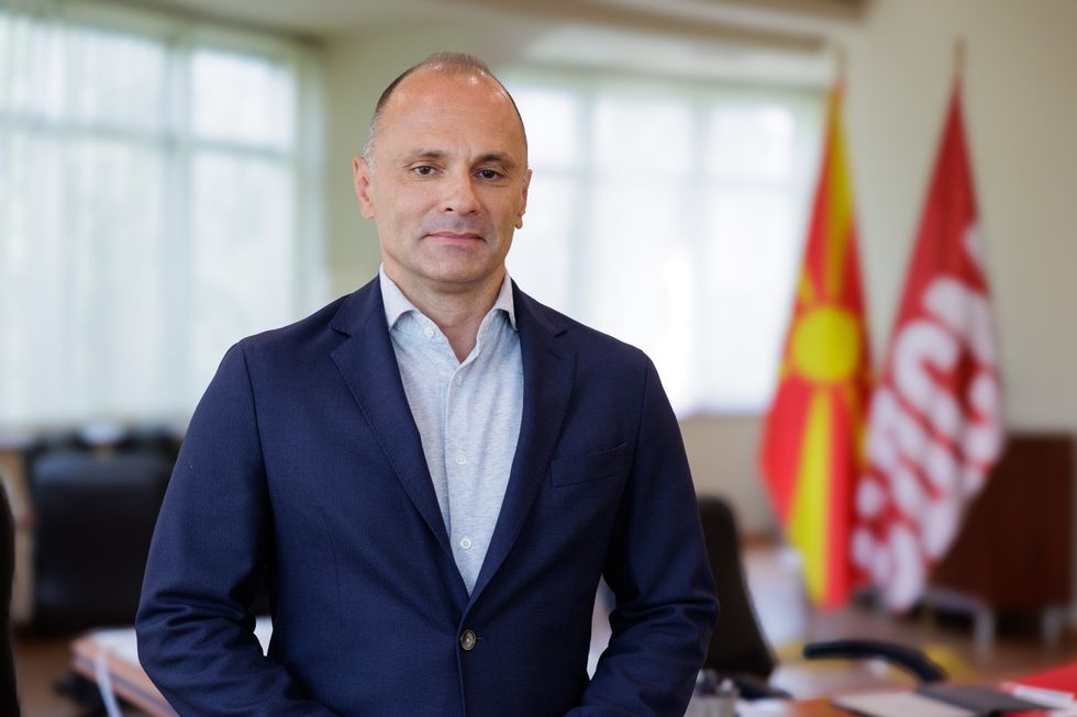 Filipçe  Të mos lejojmë që ndikimi rus dhe serb ta largojnë vendin nga rruga evropiane