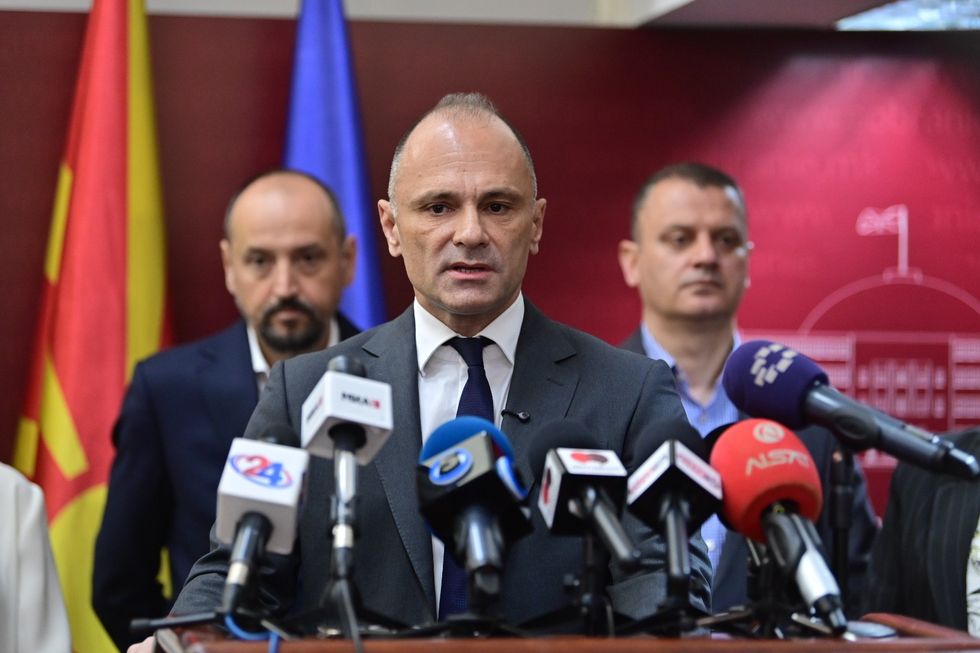 Filipçe  Tërhiqemi nga Komisioni  LSDM është kundër kredisë së re prej 260 milionë euro