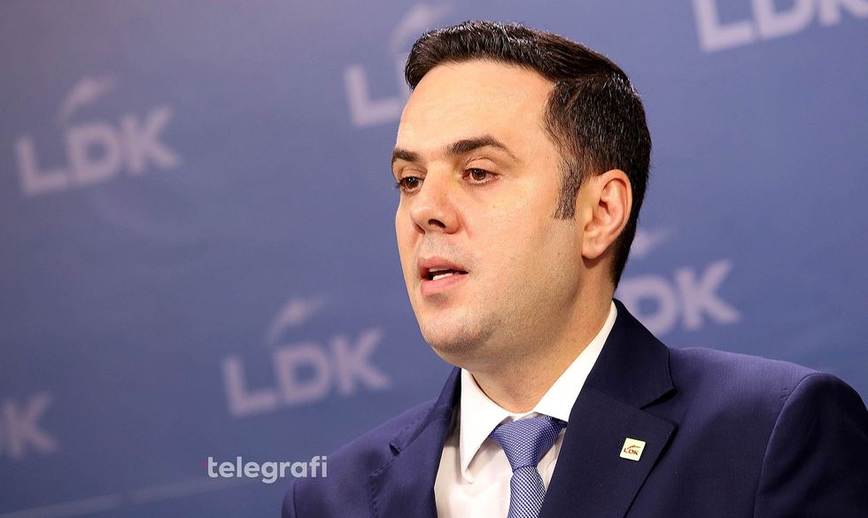 Qeveria Kurti ndau 100 euro  Abdixhiku  Blerje votash  propagandë  fyerje