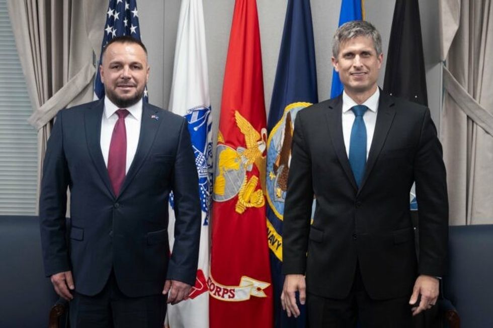 Maqedonci takon ndihmëssekretarin amerikan të Luftës   diskutohet thellimi i bashkëpunimit Kosovë SHBA në fushën e mbrojtjes