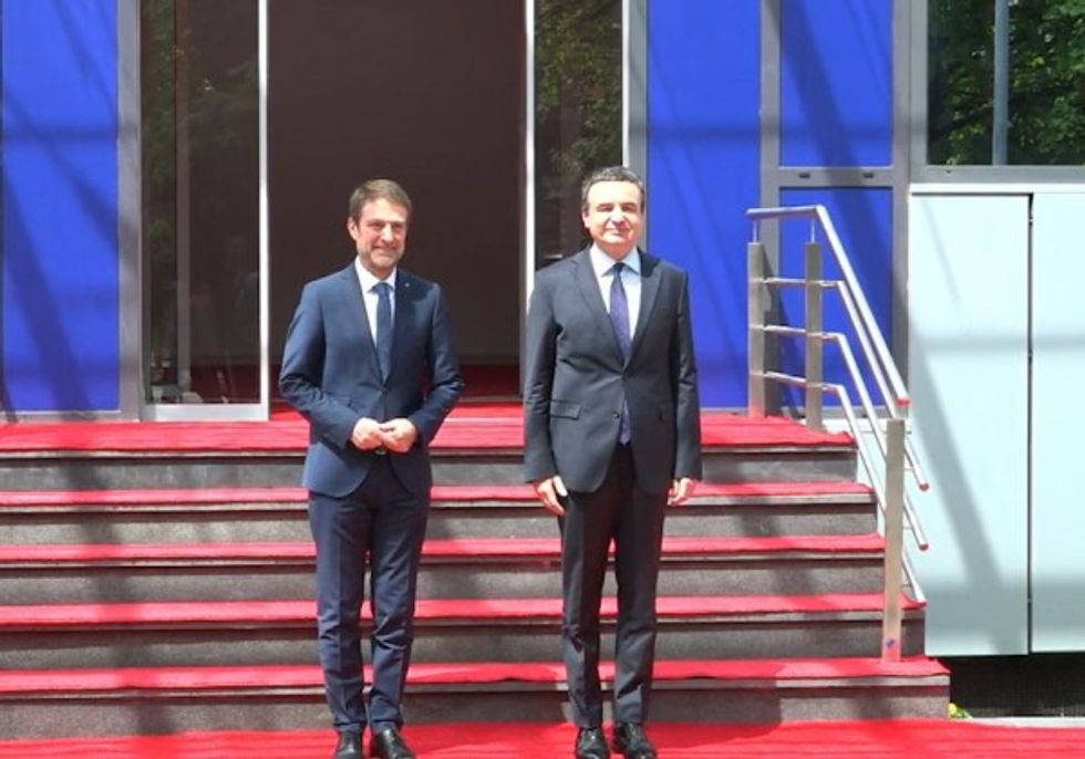 Kurti takon ministrin e jashtëm të Shqipërisë