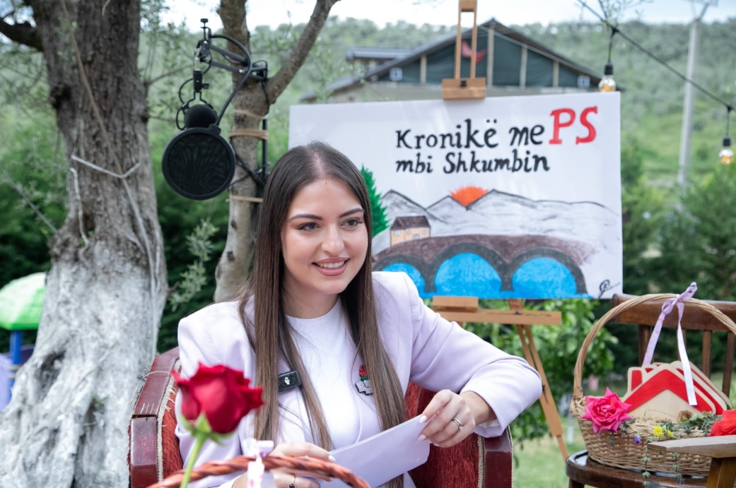 PS  forca që çoi vendin përpara   Sara Mila mbledh brezat socialistë të Elbasanit në 8 orë rrëfime për 35 vjetorin 