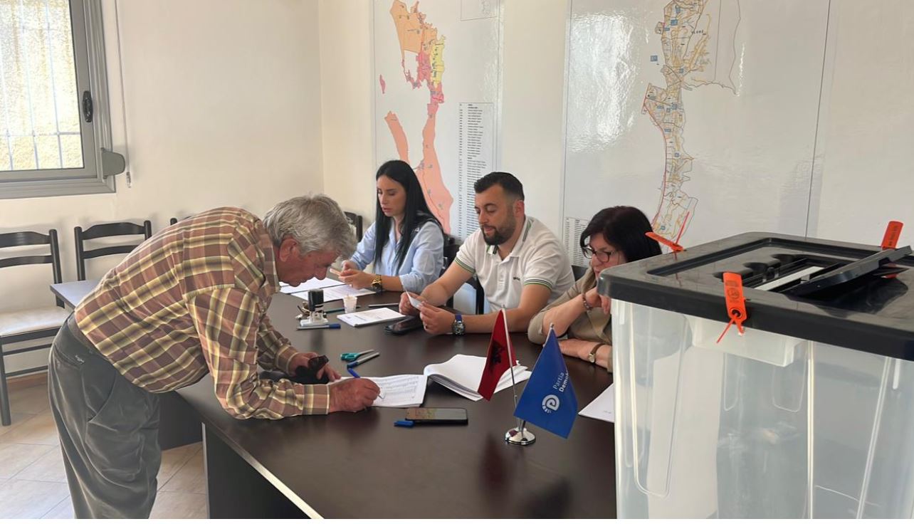2420 anëtarë të PD me të drejtë vote në qarkun Vlorë  Anëtarja demokrate  Ka interes për të votuar