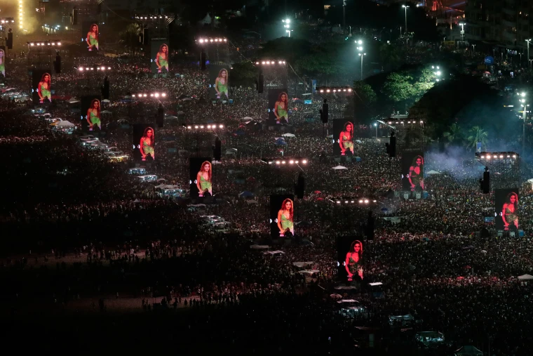 Shakira mban koncert rekord në plazhin e Copacabanas në Rio