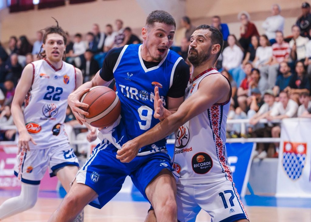 Besëlidhja dhe Tirana kalojnë në finalet e Superligës  secila mbylli serinë 3 0