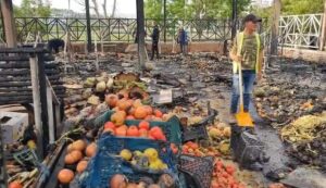 Zjarr në tregun e fruta perimeve në Lushnjë  dëmtohen dhjetëra tregtarë