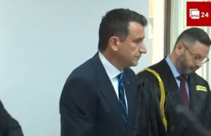 Padia kundër prokurorit Dado  Veliaj letër anëtarëve të KLP  Keni dijeni se kërkesa ime u shqyrtuar nga nënkryetari  nuk ishte vendim kolegjial 