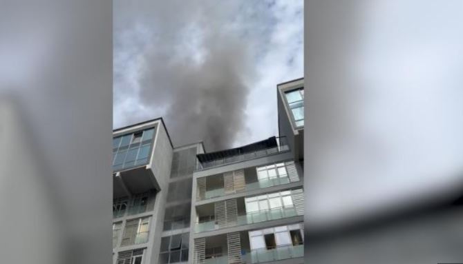 Zjarr në një pallat te Komuna e Parisit