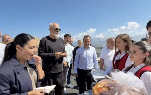 një muaj pas inaugurimit