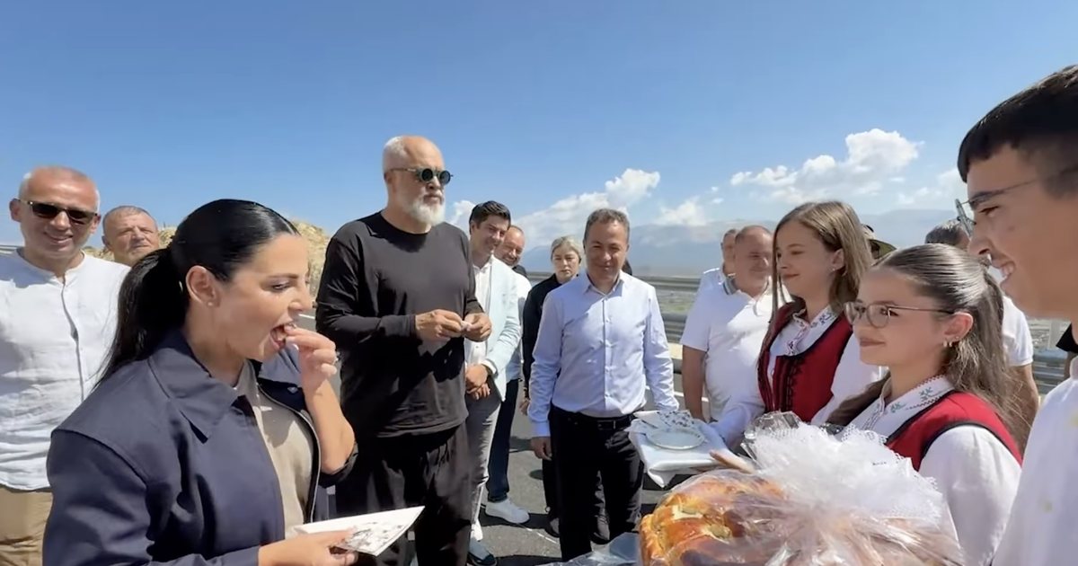 një muaj pas inaugurimit