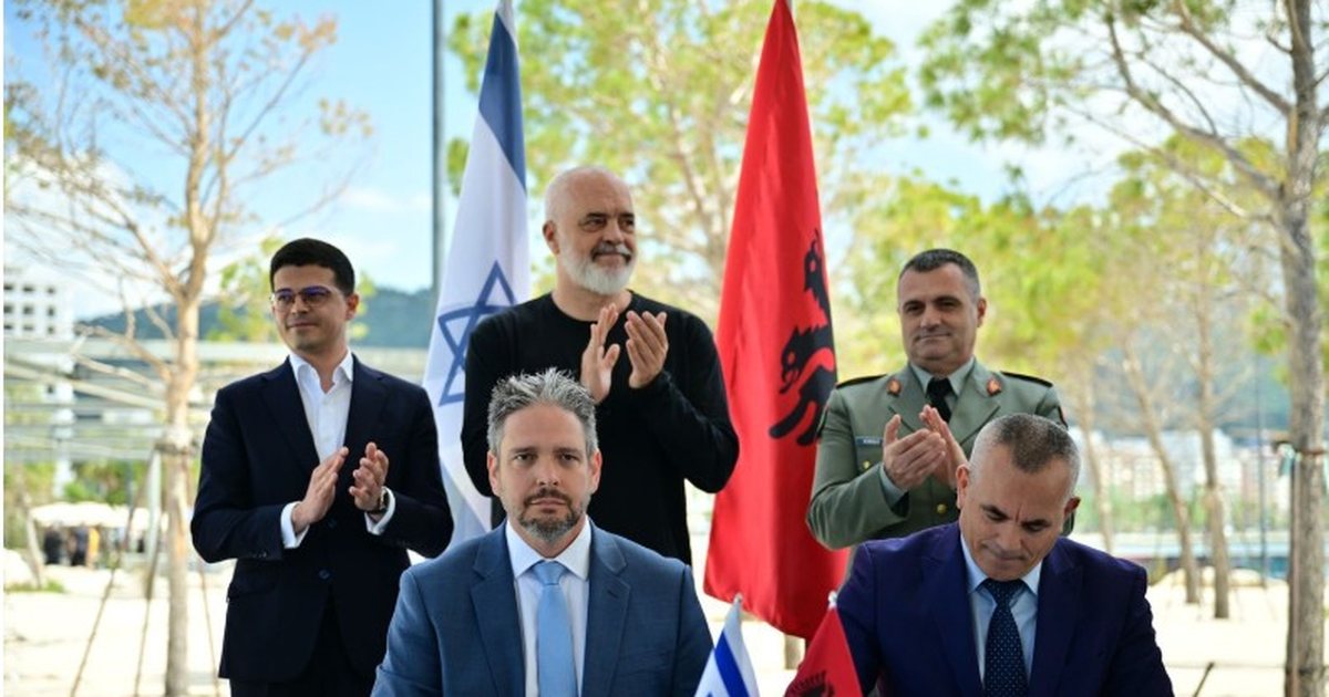 qindra milionë dollarë