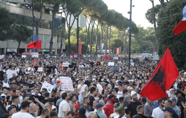 Fasadat e "Progresit", Varrezat e Betonit