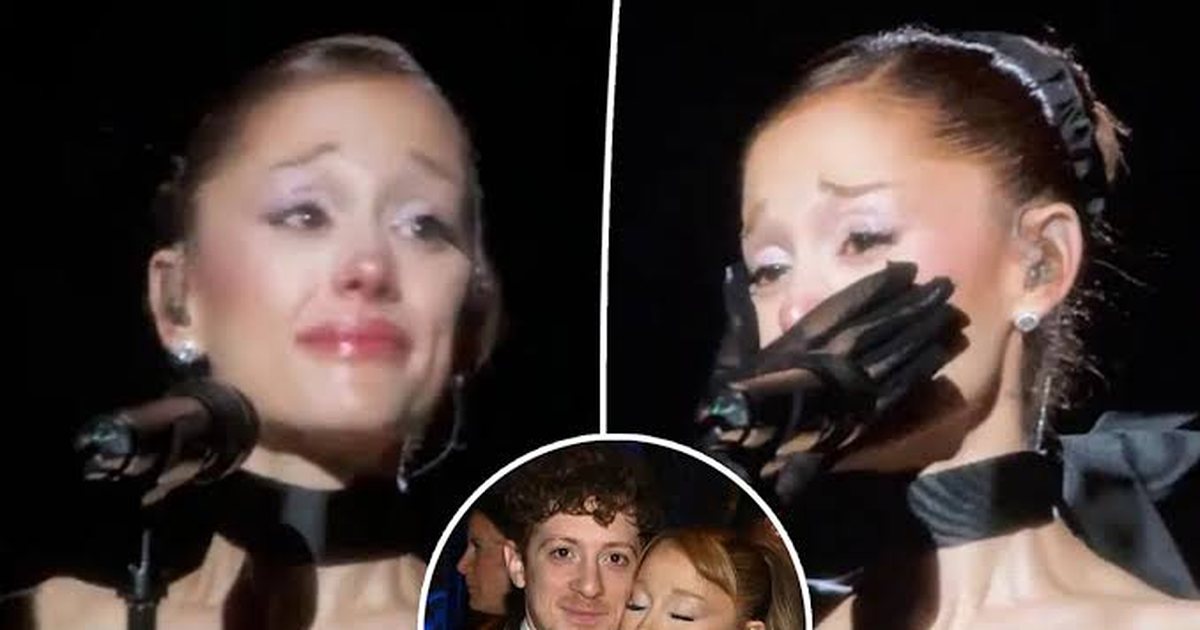 Ariana Grande përlotet në skenë pas ndarjes nga Ethan Slater