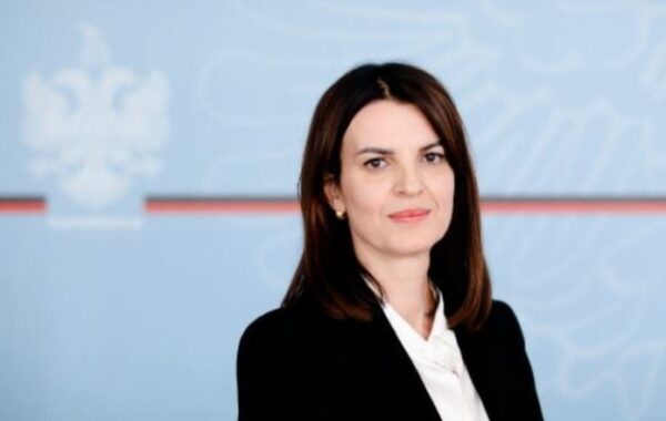 i pranishëm në