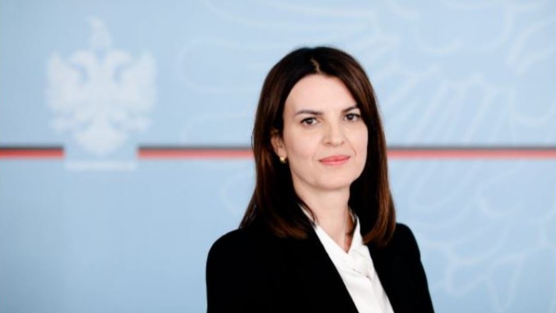 i pranishëm në