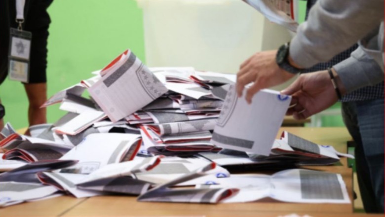 Kosova numëron votat  KQZ  Vetëvendosje e para në Suharekë dhe Prizren